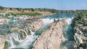 Dhuandhar Waterfall, Bhedaghat - The Holy River Narmada flows through White Marble Rocks and creates a Magnificent Dhuandhar Waterfall.