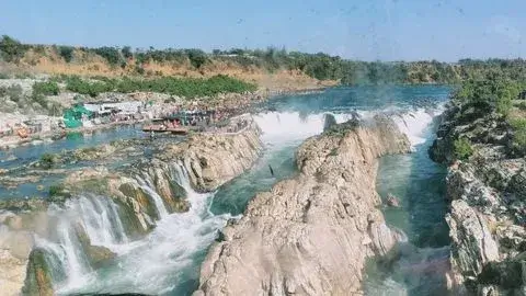 Dhuandhar Waterfall-Featured Image