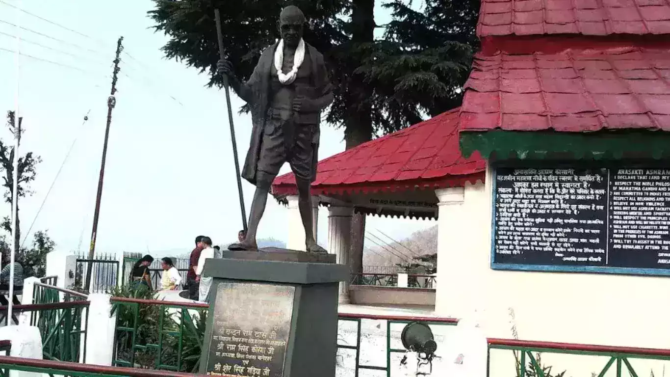 Entrance View of the Anasakti Ashram with statue of Mahatma Gandhi, Kausani, Bageshwar, Uttarakhand, India.