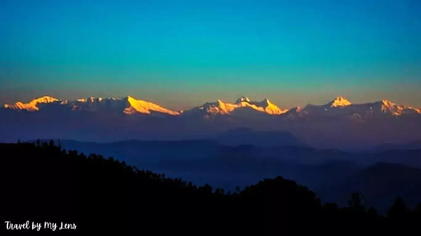 Kausani, a quaint hill-station in Bageshwar district of Uttarakhand, offers panoramic views of the Himalayan mountain peaks of Trishul, Nanda Devi and Panchchulli.