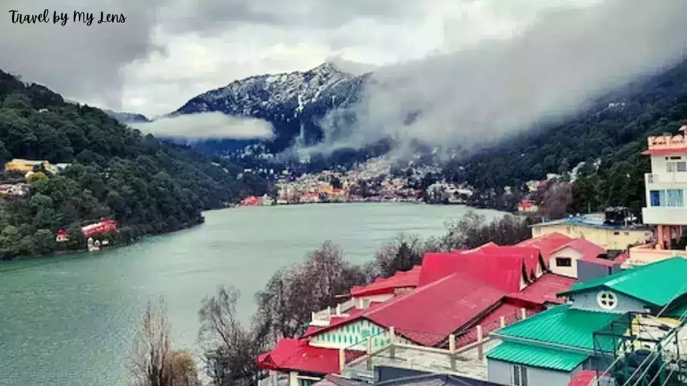 Situated in the centre of Nainital, Uttarakhand, Naini Lake is a beautiful crescent-shaped freshwater lake, offering a breathtaking view, especially during early morning and sunset.